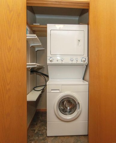 427 8th Ave SW Unit 10, Waverly, IA 50677