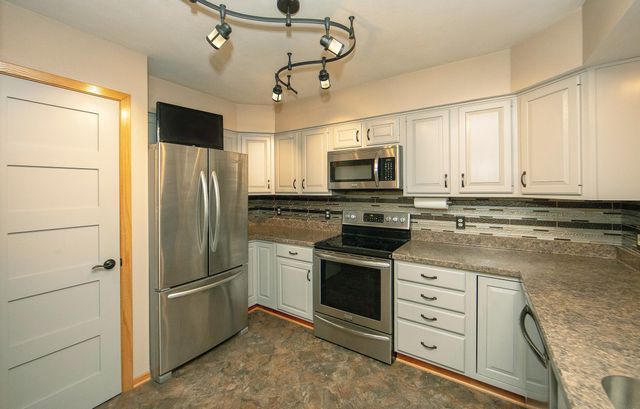 427 8th Ave SW Unit 10, Waverly, IA 50677