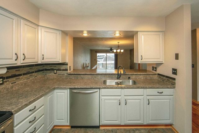 427 8th Ave SW Unit 10, Waverly, IA 50677