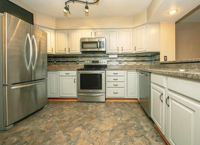 427 8th Ave SW Unit 10, Waverly, IA 50677