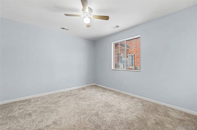 30606 Oakridge Manor Drive 4, Roseville, MI 48066