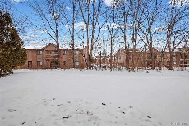 30606 Oakridge Manor Drive 4, Roseville, MI 48066