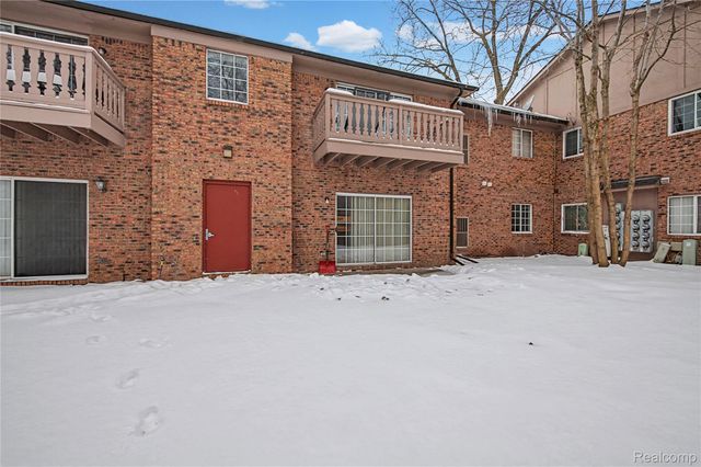 30606 Oakridge Manor Drive 4, Roseville, MI 48066