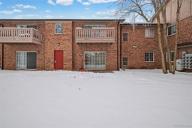 30606 Oakridge Manor Drive 4, Roseville, MI 48066