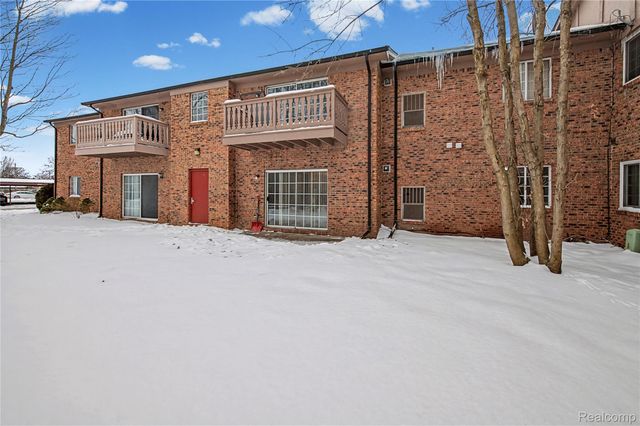 30606 Oakridge Manor Drive 4, Roseville, MI 48066