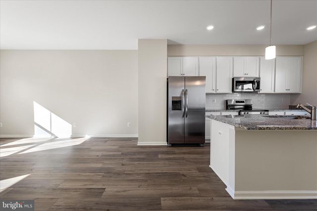 409 18TH AVE, Ranson, WV 25438