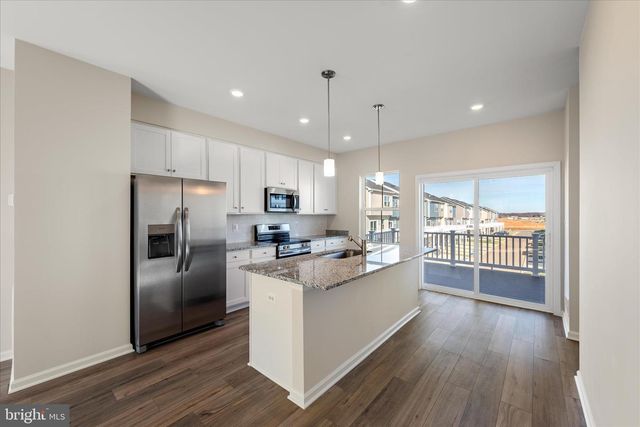 409 18TH AVE, Ranson, WV 25438