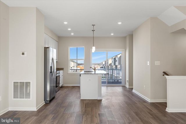 409 18TH AVE, Ranson, WV 25438