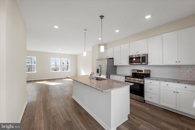 409 18TH AVE, Ranson, WV 25438