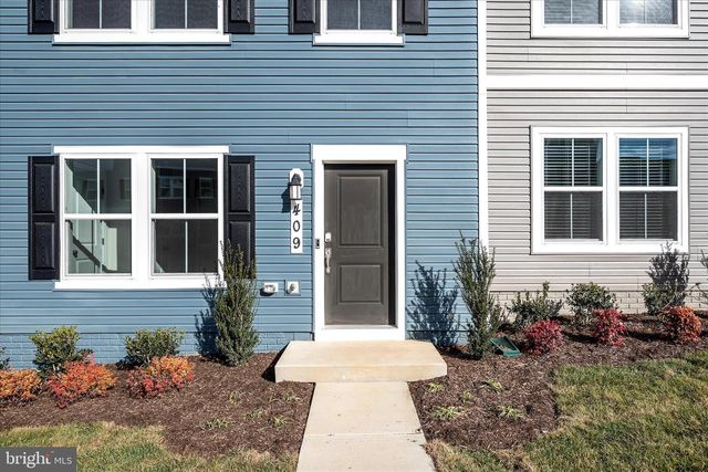 409 18TH AVE, Ranson, WV 25438