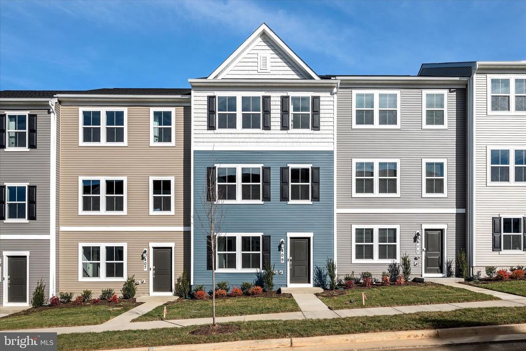 409 18TH AVE, Ranson, WV 25438