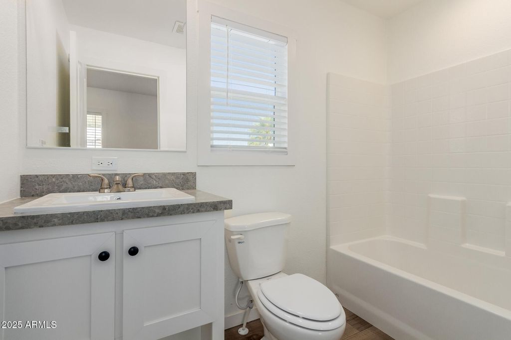 Image 10 of property listing at 5201 W CAMELBACK Road A257, Phoenix, AZ 85031