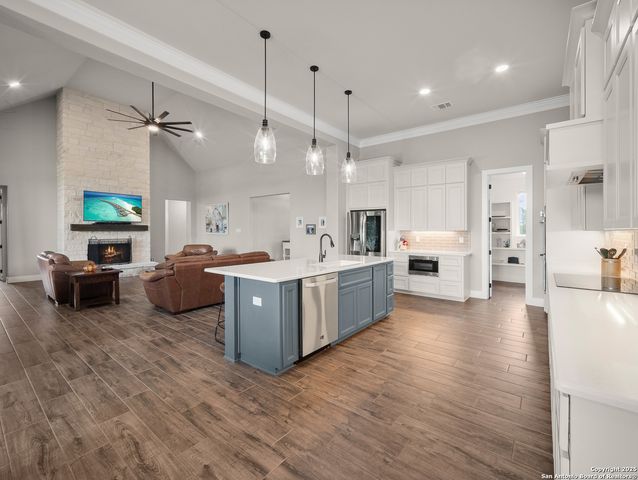 451 Stone Loop, Castroville, TX 78009