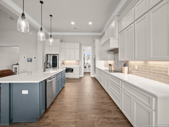 451 Stone Loop, Castroville, TX 78009