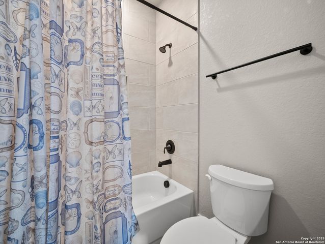 451 Stone Loop, Castroville, TX 78009