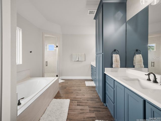451 Stone Loop, Castroville, TX 78009