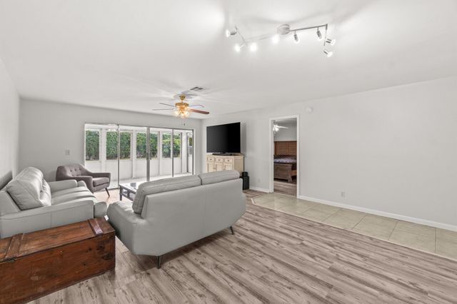 5074 Privet Place B, Delray Beach, FL 33484