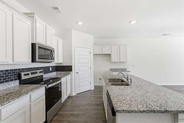 725 Whitman Lane, Stockbridge, GA 30281