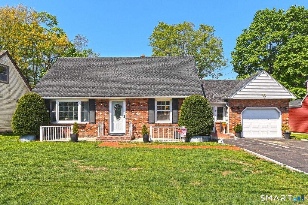 10 Glenmoor Drive, East Haven, CT 06512