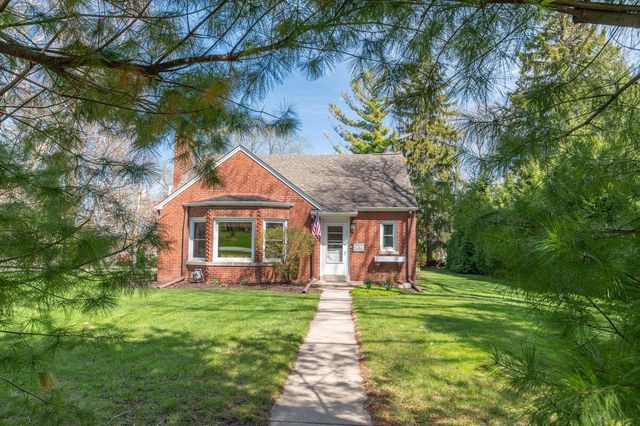 1070 Wilson DRIVE, Brookfield, WI 53005