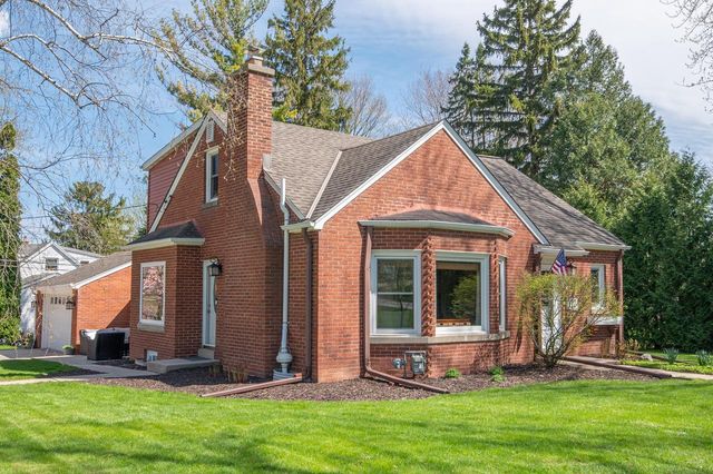 1070 Wilson DRIVE, Brookfield, WI 53005