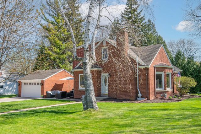 1070 Wilson DRIVE, Brookfield, WI 53005