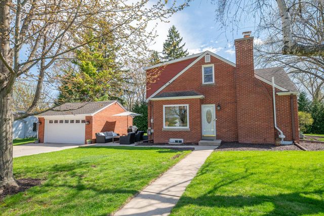 1070 Wilson DRIVE, Brookfield, WI 53005