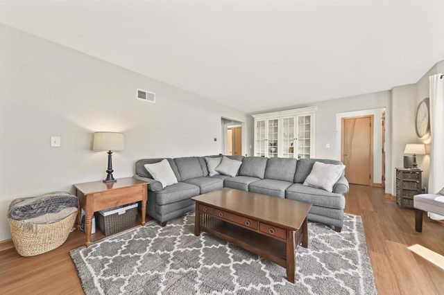 1070 Wilson DRIVE, Brookfield, WI 53005