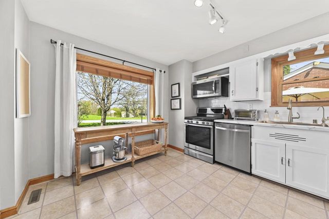 1070 Wilson DRIVE, Brookfield, WI 53005