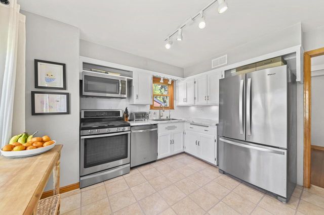 1070 Wilson DRIVE, Brookfield, WI 53005
