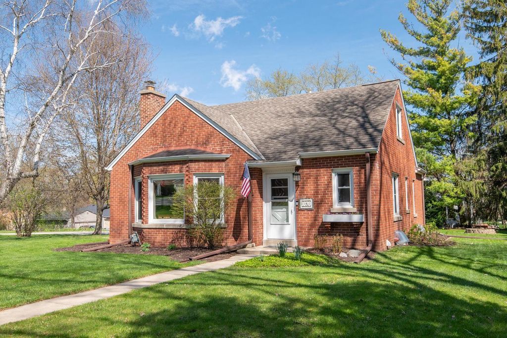 1070 Wilson DRIVE, Brookfield, WI 53005