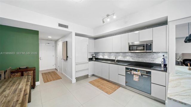 1010 Brickell Ave 2008, Miami, FL 33131