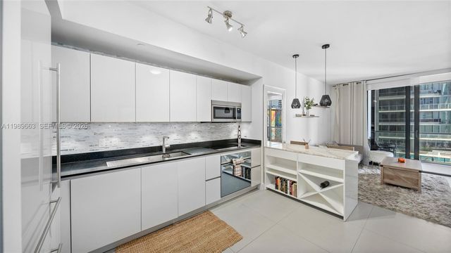 1010 Brickell Ave 2008, Miami, FL 33131