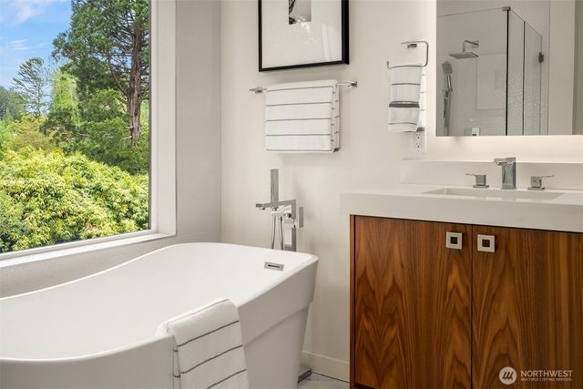 9622 Slater Avenue NE, Kirkland, WA 98033