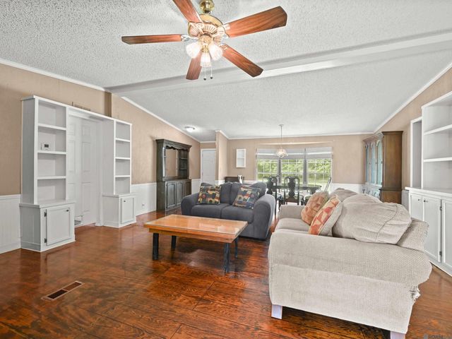 33382 Duff Rd, Walker, LA 70785