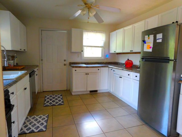 169 Youngs Dr, Blacksburg, SC 29702