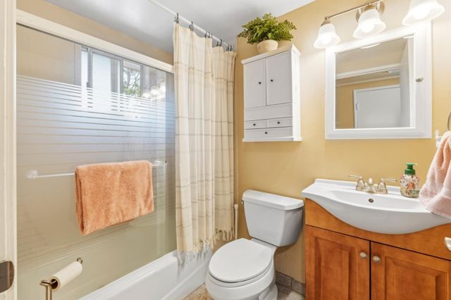 17 Loma Vista Place, Monterey, CA 93940