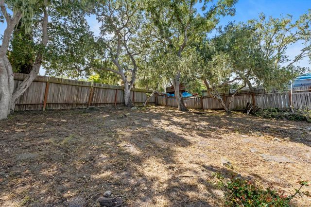 17 Loma Vista Place, Monterey, CA 93940
