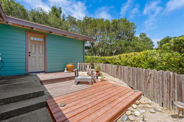 17 Loma Vista Place, Monterey, CA 93940