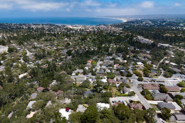 17 Loma Vista Place, Monterey, CA 93940