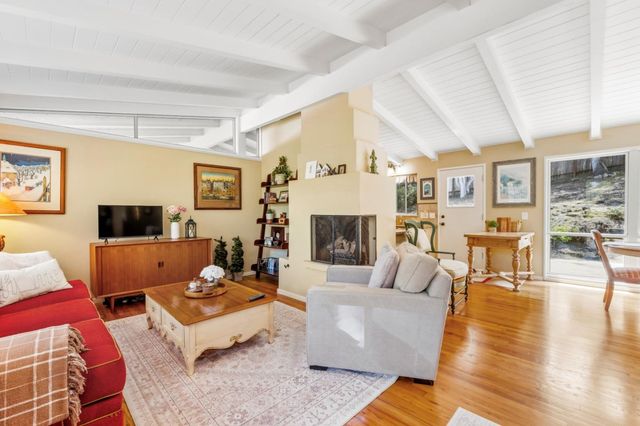 17 Loma Vista Place, Monterey, CA 93940