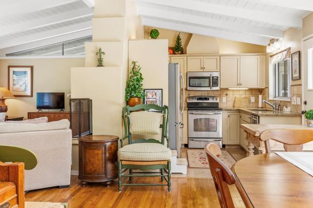 17 Loma Vista Place, Monterey, CA 93940