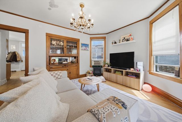 3531 N Oakley Avenue, Chicago, IL 60618