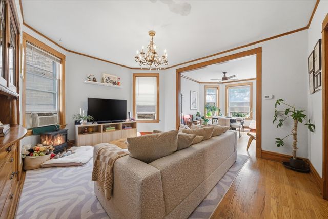 3531 N Oakley Avenue, Chicago, IL 60618