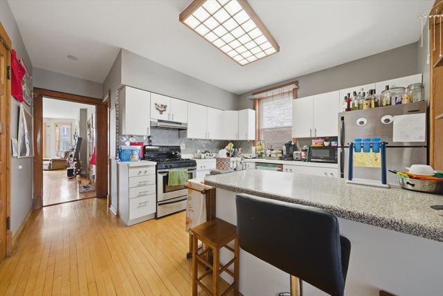 3531 N Oakley Avenue, Chicago, IL 60618