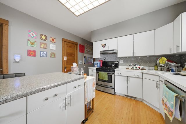 3531 N Oakley Avenue, Chicago, IL 60618