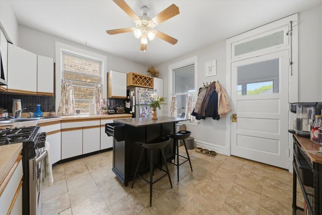 3531 N Oakley Avenue, Chicago, IL 60618