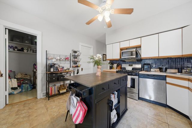 3531 N Oakley Avenue, Chicago, IL 60618