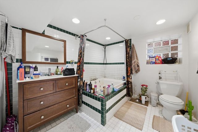 3531 N Oakley Avenue, Chicago, IL 60618