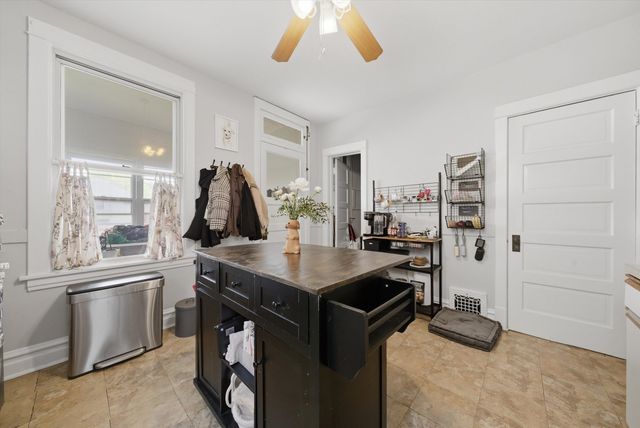 3531 N Oakley Avenue, Chicago, IL 60618